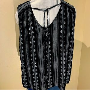 Falls Creek Black & White Sleeveless Blouse
